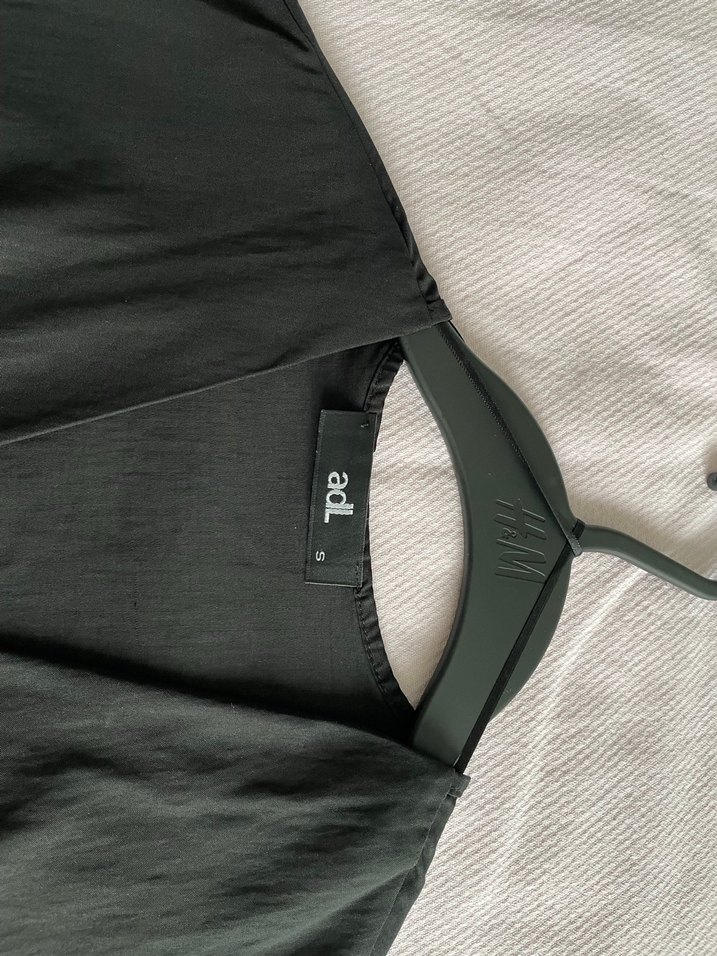 Siyah V Yakalı Keten Örme Bluz - Görsel 3