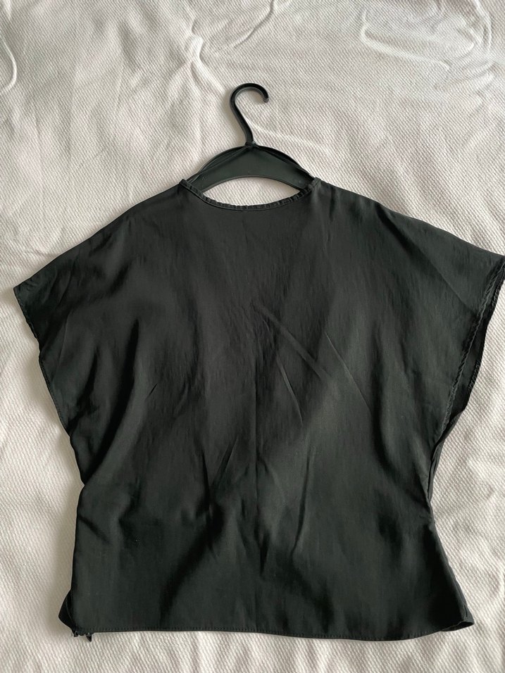 Siyah V Yakalı Keten Örme Bluz - Görsel 4