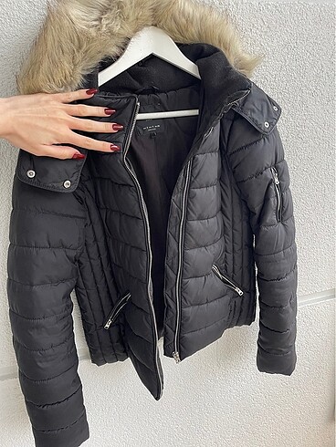ZARA MONT