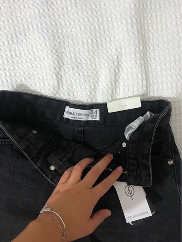 34 Beden Stradivarius Kot Şort