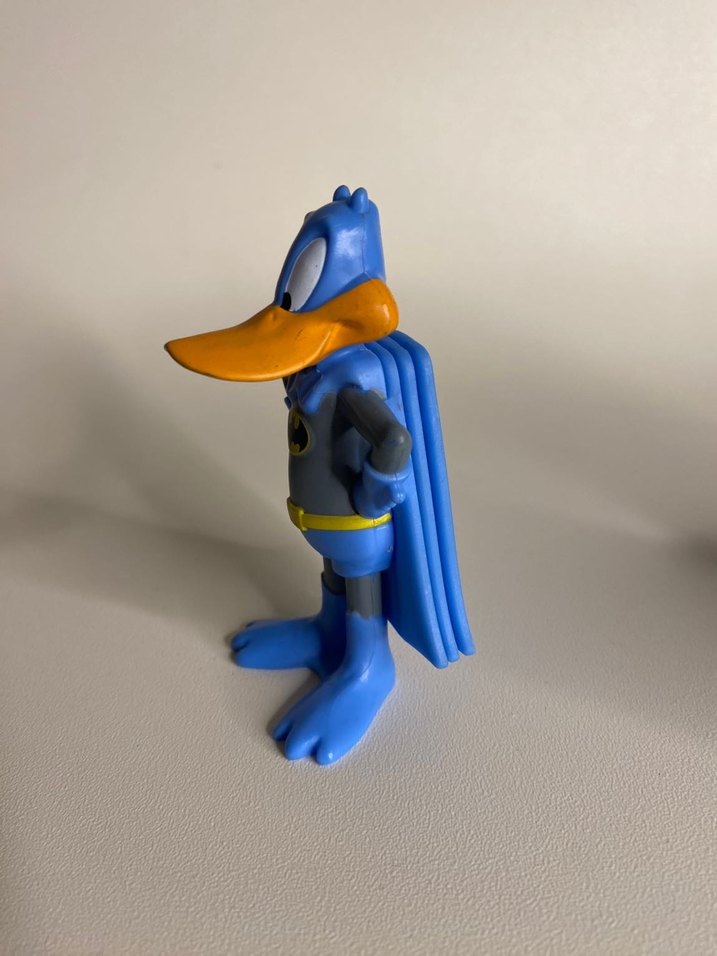 Daffy Duck x Batman figürü - Görsel 3