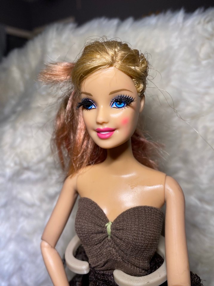 Kirpikli Barbie 2009 - Görsel 2