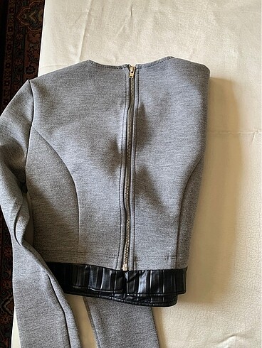 Twist Twist gri crop