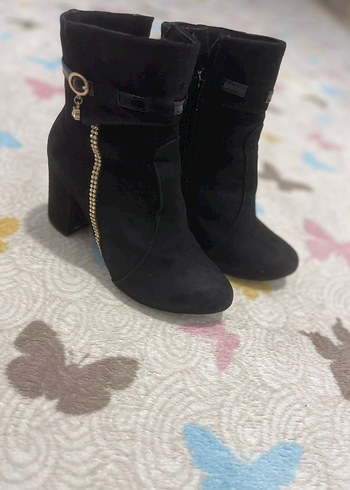 Siyah Yılan Desenli Süet Tokalı Topuklu Bot - Görsel 2