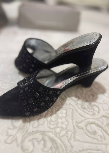 Siyah Payetli Dolgu Topuk Kadın Terlik - Görsel 2