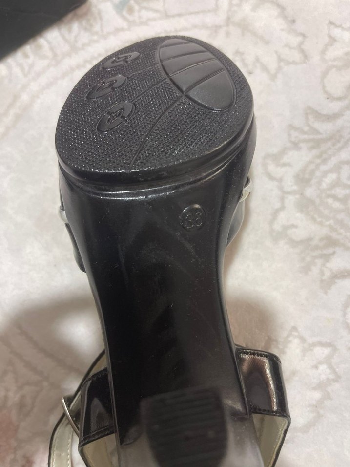 Klasik Siyah Yılan Derisi Desenli Dolgu Topuklu Ayakkabı - Görsel 3