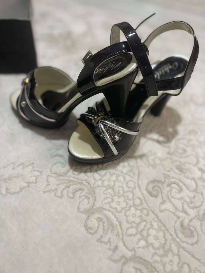 Klasik Siyah Yılan Derisi Desenli Dolgu Topuklu Ayakkabı - Görsel 2