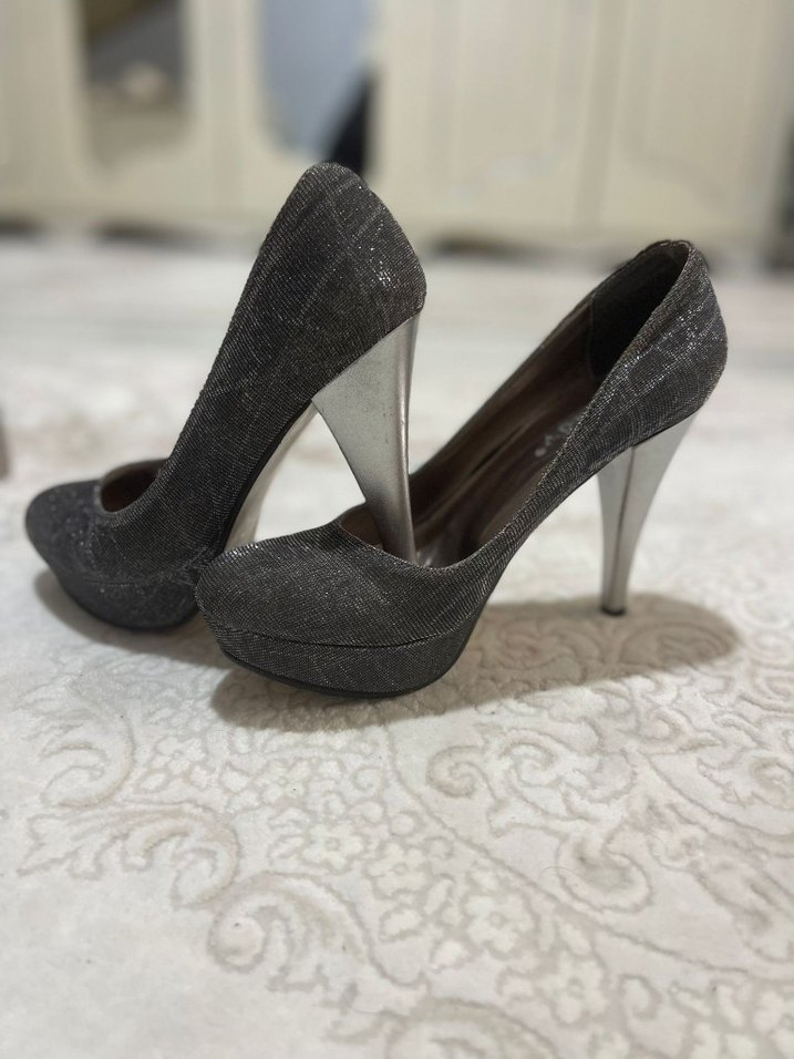 Gri Simli Yılan Desenli İnce Topuklu Kadın Ayakkabı - Görsel 2