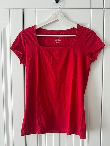 Kırmızı T-shirt