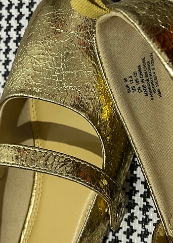 Kızlar için Kemerli Altın Babet - Görsel 5