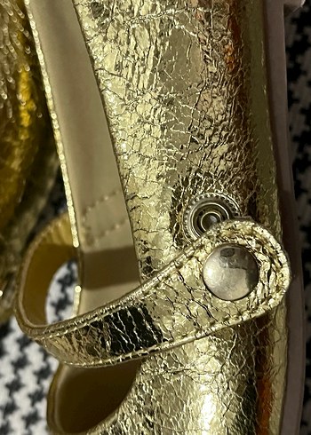 Kızlar için Kemerli Altın Babet - Görsel 6