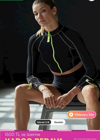 Siyah Fermuarlı Mini Spor Üst