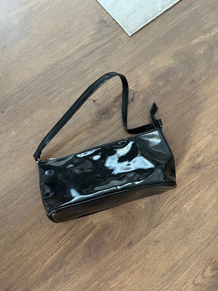 Parlak Siyah Deri Minimalist Çanta - Görsel 3