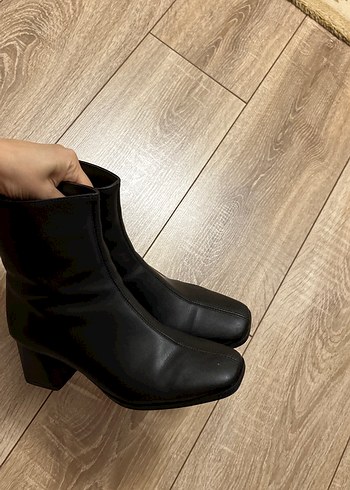 Siyah Deri Tokalı Kadın Topuklu Bot - Görsel 8