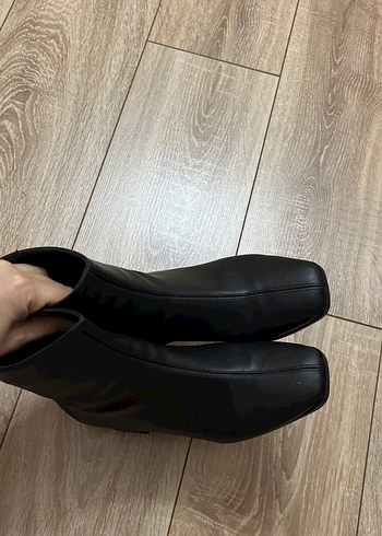 Siyah Deri Tokalı Kadın Topuklu Bot - Görsel 2