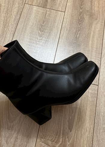 Siyah Deri Tokalı Kadın Topuklu Bot - Görsel 7