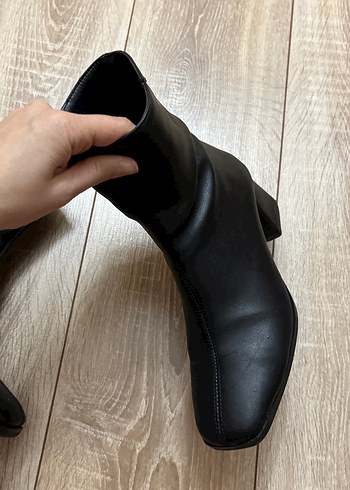 Siyah Deri Tokalı Kadın Topuklu Bot - Görsel 6