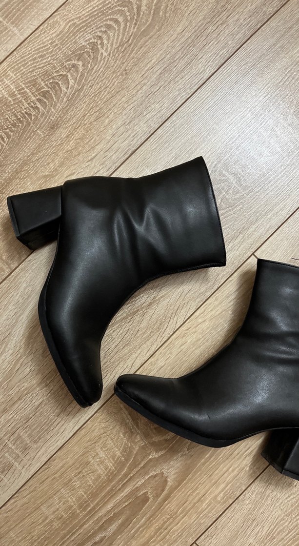 Siyah Deri Tokalı Kadın Topuklu Bot - Görsel 5
