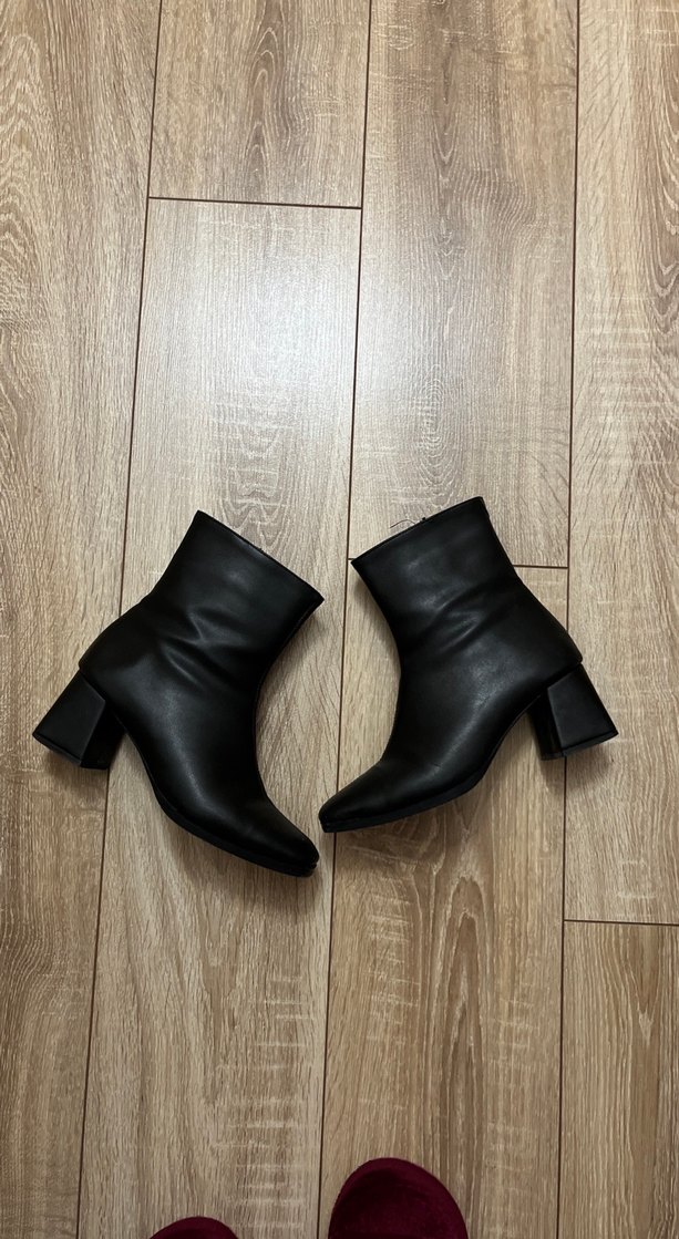 Siyah Deri Tokalı Kadın Topuklu Bot - Görsel 4