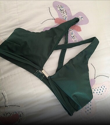 Yeşil bikini üstü