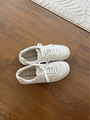 37 Beden beyaz Renk Stradivarius sneaker
