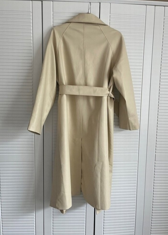 Beyaz Deri Kemerli Uzun Trençkot - Görsel 3