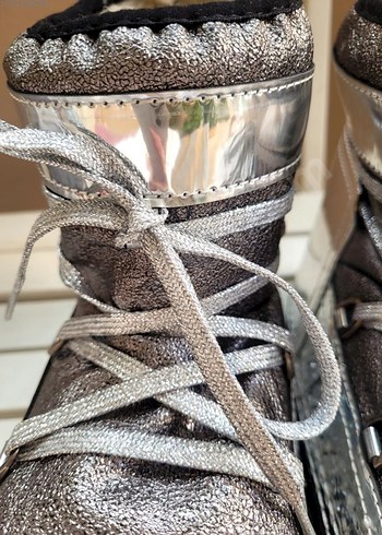 Gri Metalik Dolgu Topuklu Kadın KAR  Botu - Görsel 3