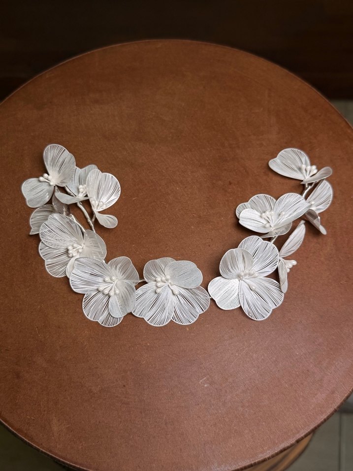 Bej Dantel Detaylı Seramik Çiçekli Saç Aksesuarı - Görsel 2