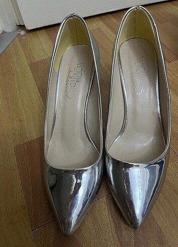 Gümüş rugan stiletto ayakkabı 