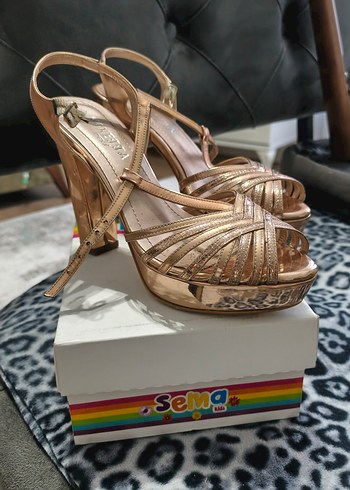 Altın Renkli Platform Topuklu Kadın Abiye Ayakkabı - Görsel 3