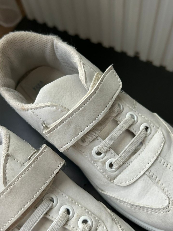 Gri Detaylı Beyaz Erkek Çocuk Spor Ayakkabı - Görsel 2