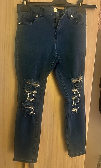 Yırtık detaylı jean