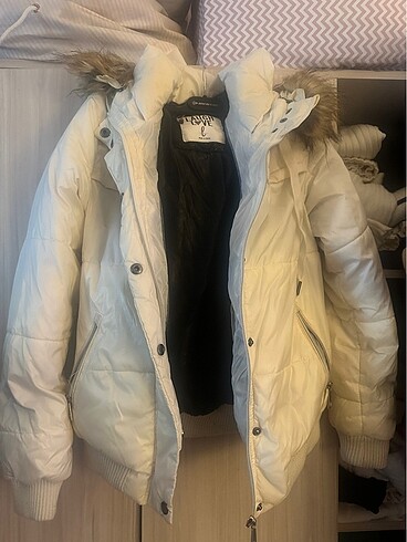 BERSHKA mont SATILDI