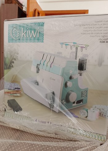  Beden Kiwi 4 İplikli 13 Dikiş Tipi Led Işıklı Dikiş Makinesi