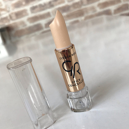 Golden rose concealer