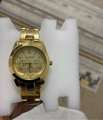 Gold kol saati