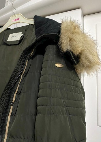 haki yeşili Kürk Detaylı Kadın Kışlık Mont - Görsel 12