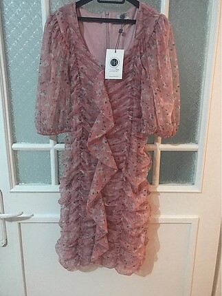 Pembe desenli elbise