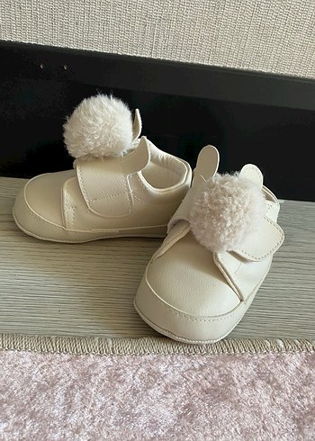 Beyaz Kürklü Kız Bebek bez ayakkabı