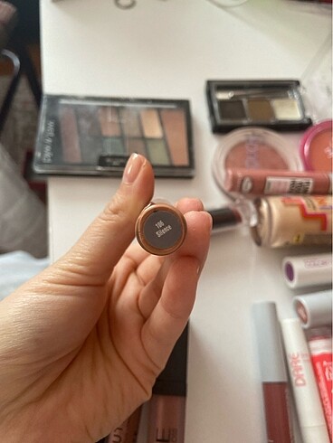 Maybelline Beaulis Zip it ruj