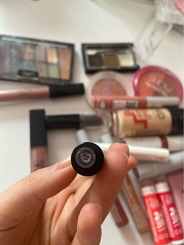 Avon Avon kırmızı ruj