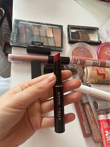 Avon kırmızı ruj