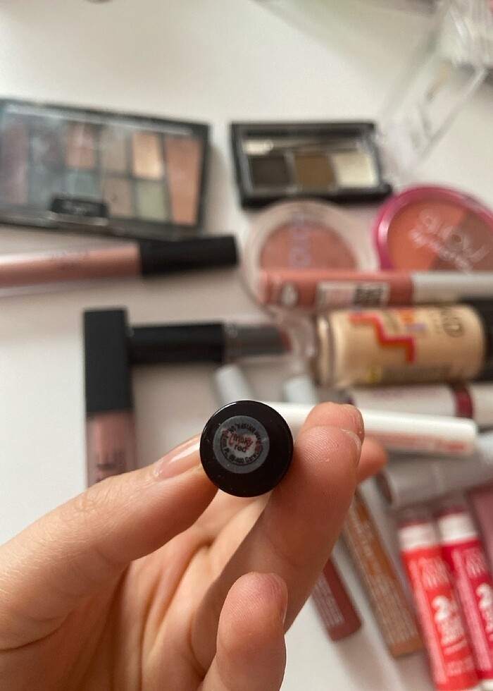 Avon kırmızı ruj - Görsel 2