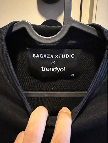 s Beden Sagaza sweat