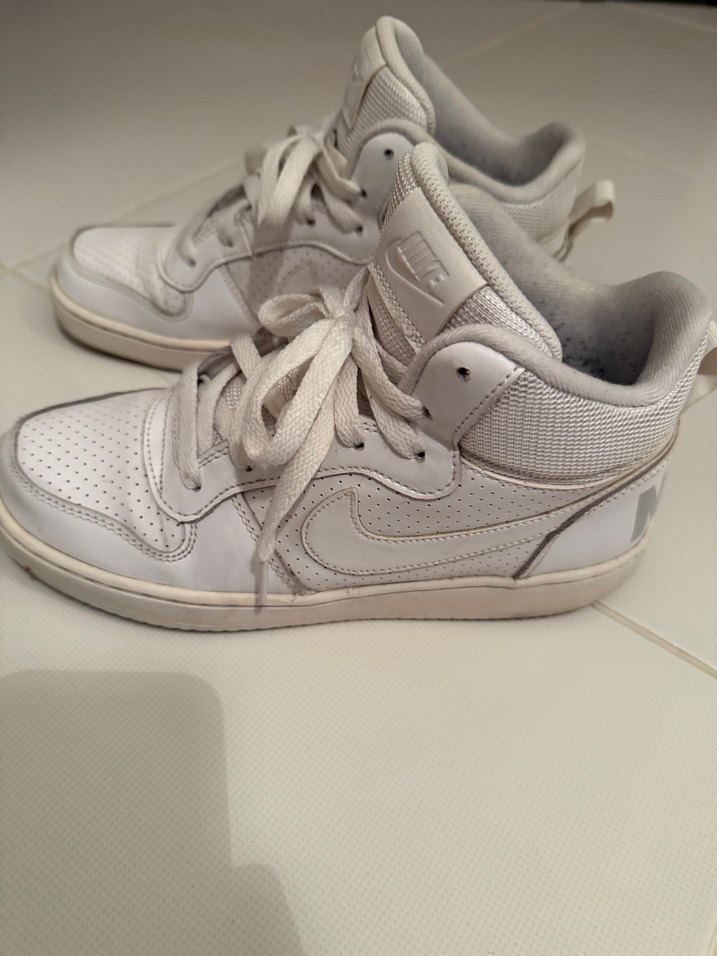 Nike Beyaz Kadın Spor Ayakkabı Bağcıklı - Görsel 2