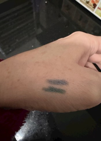 Essence Suya Dayanıklı Yeşil Göz Kalemi ve Emily gri - Görsel 4