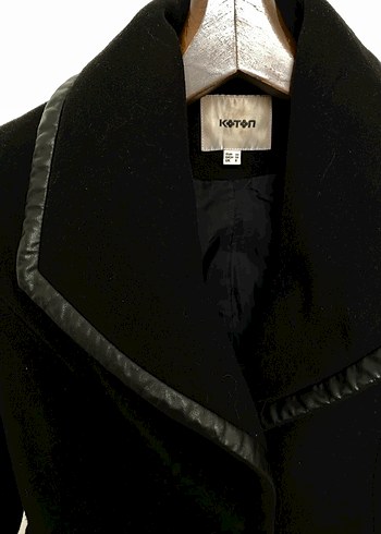 Koton Deri Detaylı Siyah Kaban - Görsel 2