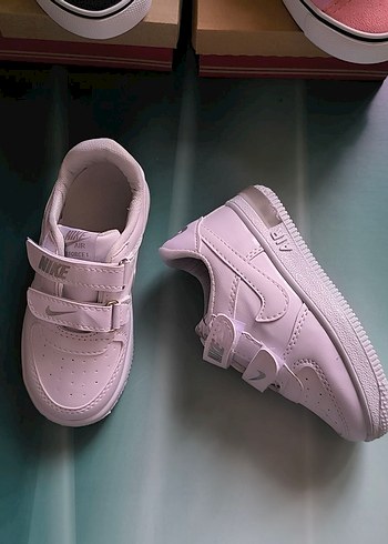 22 Beden Kız Çocuk Beyaz Cırt Cırtlı Sneakers