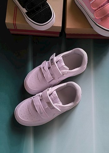 Nike Kız Çocuk Beyaz Cırt Cırtlı Sneakers