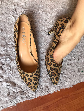 Leopar desenli ayakkabı